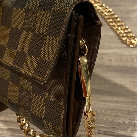 Authentic Louis Vuitton Damier Ebene crossbody - Picture 5 of 11